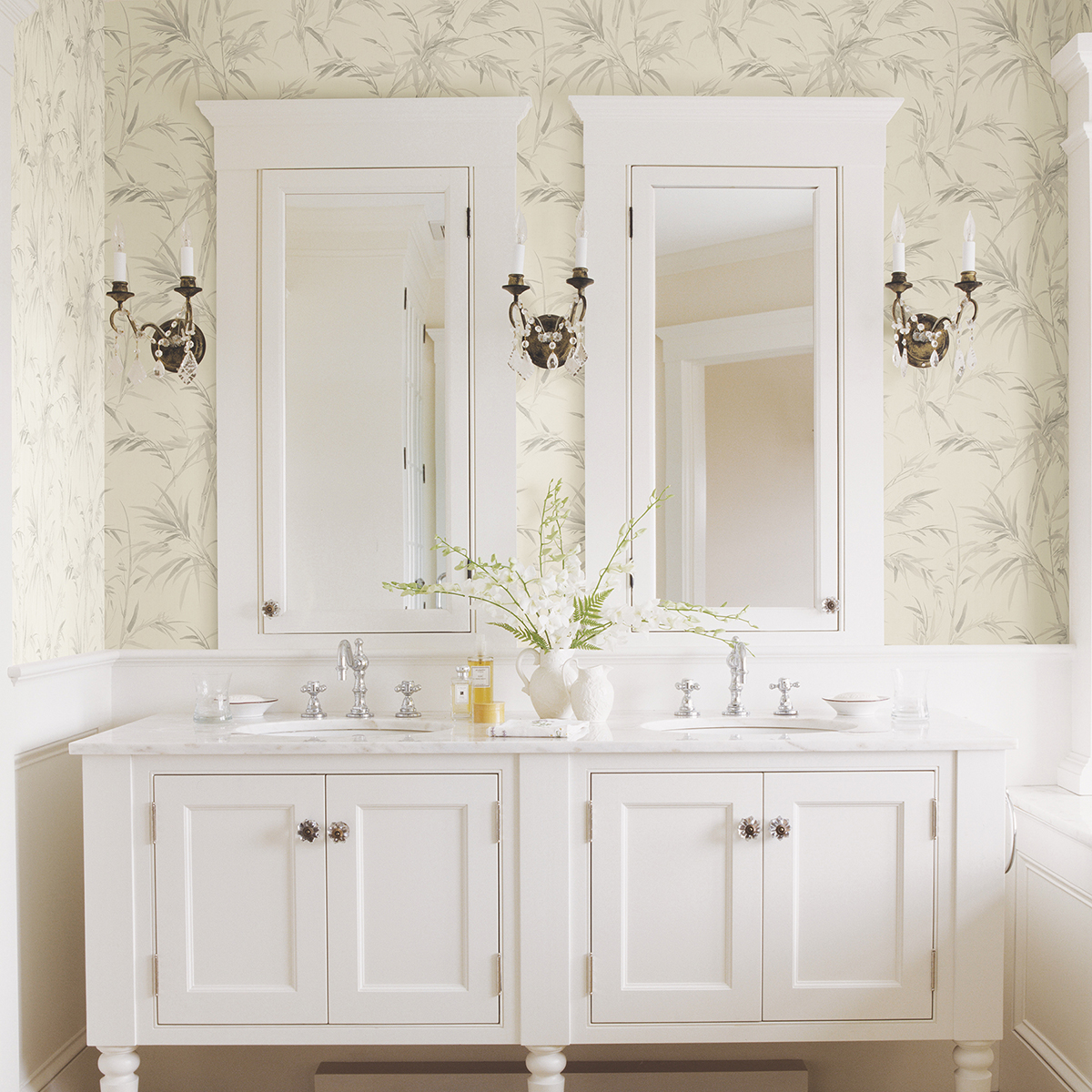 2979373762 Hali Light Grey Fronds Wallpaper by Advantage