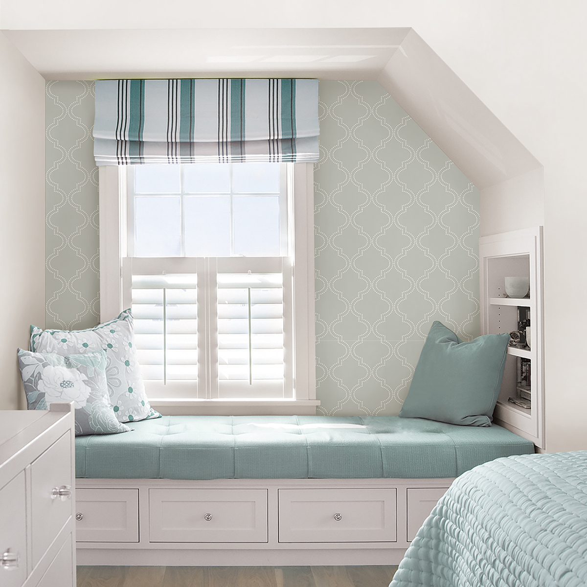 NU1426S Grey Quatrefoil Peel & Stick Wallpaper by Wallpops