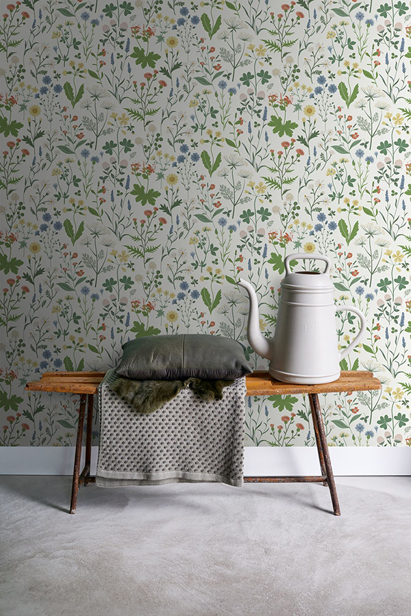 DD139390 - Fiore Green Wildflowers Wallpaper - by ESTA Home