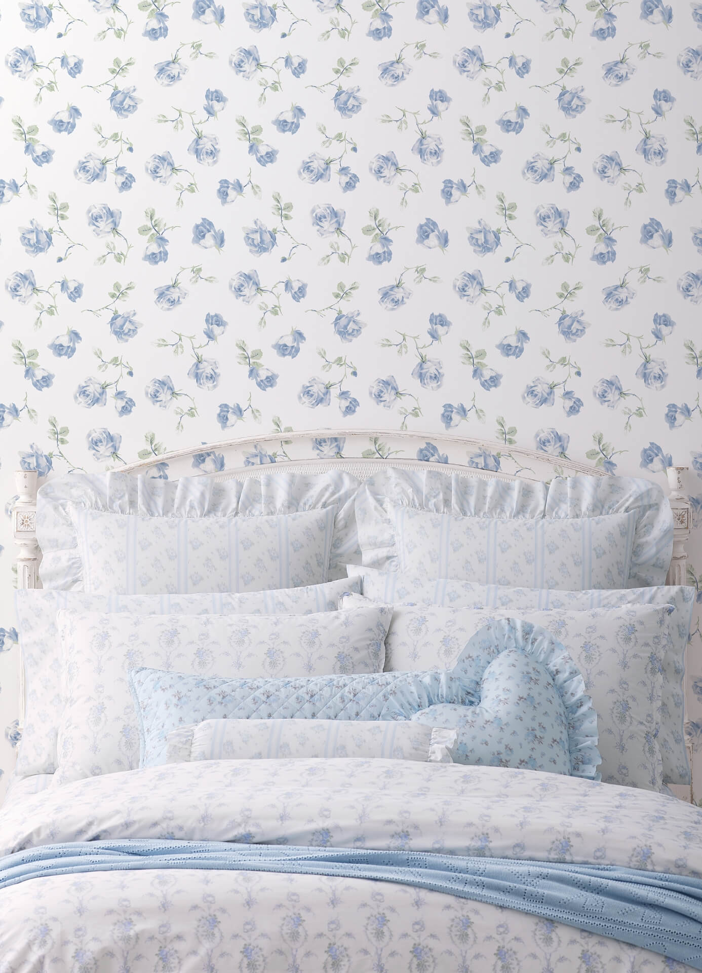 Ribbon Rosa Chateau Rose Standard Wallpaper main image 0